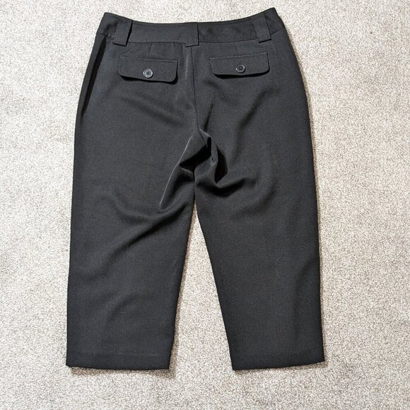 CATO Black Mid-Rise Casual Career Zippered Capris; Button Accents; Size 8 - Picture 2 of 6